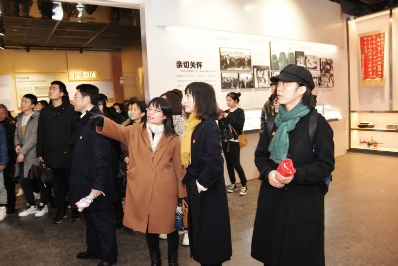 365best体育亚洲官网党委组织师生参观校史馆