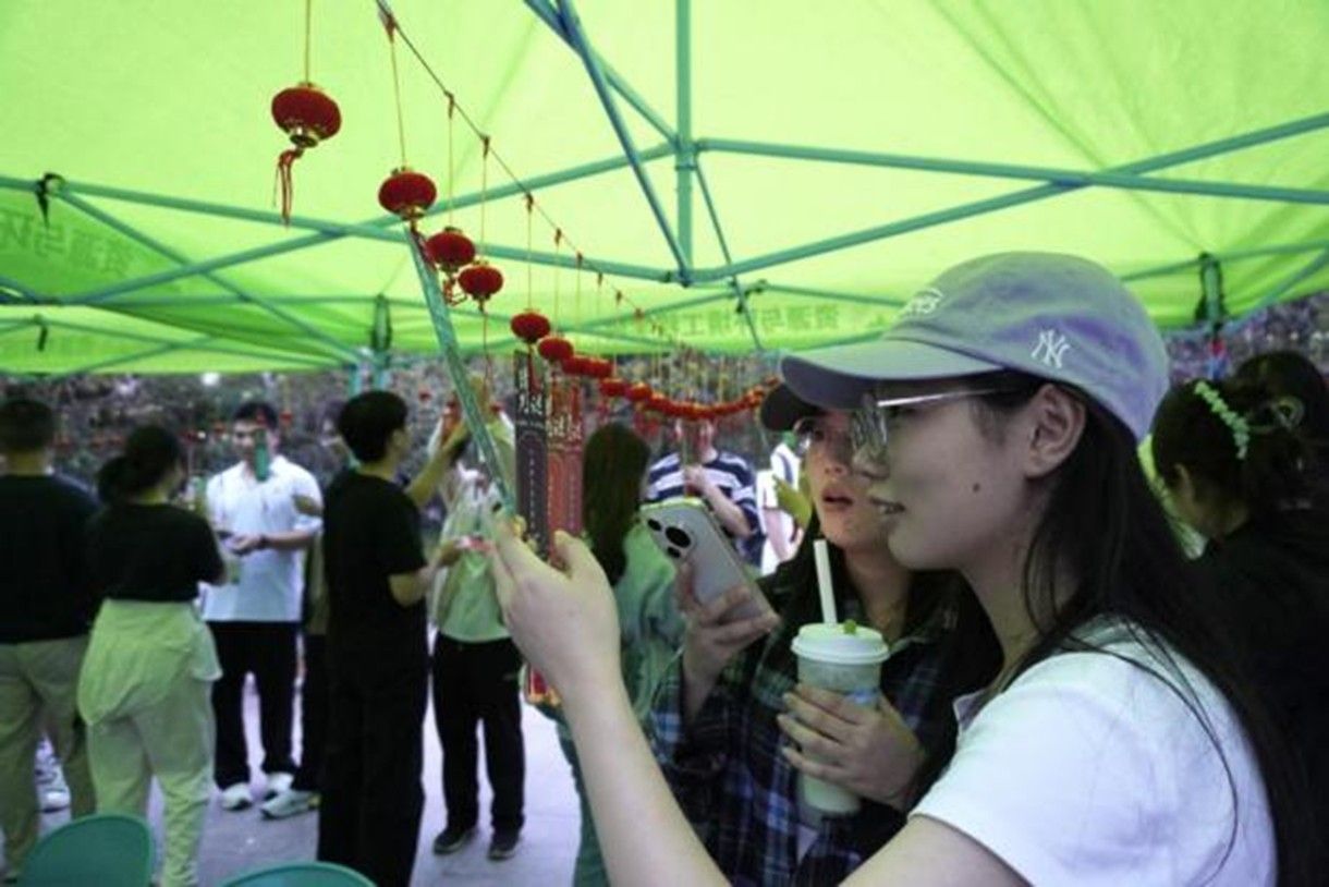 365best体育亚洲官网研究生会第六届中秋灯谜活动圆满结束