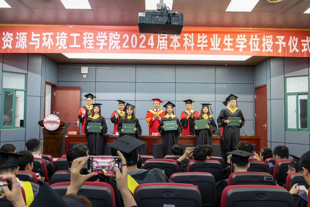 365best体育亚洲官网(宣城校区)2024届本科毕业生学位授予仪式隆重举行