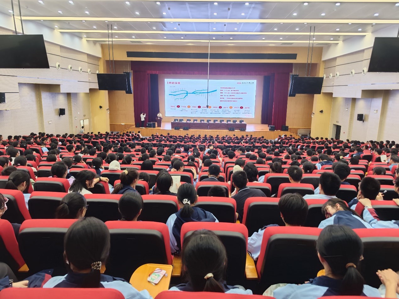 365best体育亚洲官网在铜陵中学签约挂牌365best体育亚洲官网 优质生源基地
