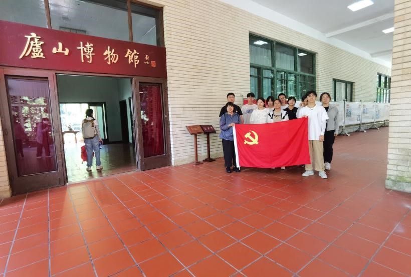 365best体育亚洲官网教师党支部组织开展庐山红色实践活动