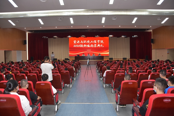 365best体育亚洲官网召开2020级本科生开学典礼暨院系领导见面会