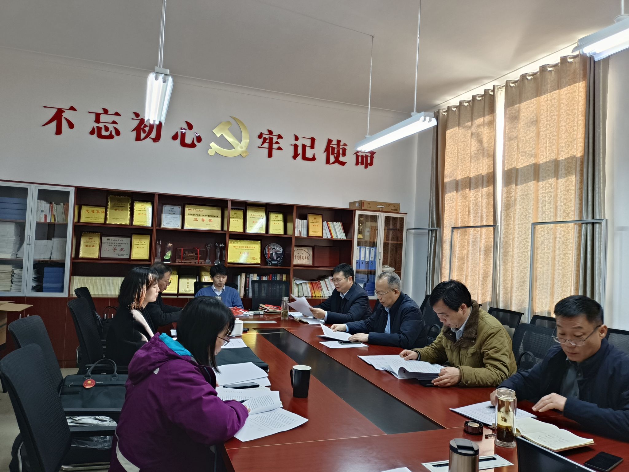 365best体育亚洲官网专题传达学习研讨全国两会精神
